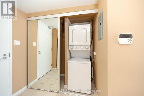 1306 - 38 Grenville Street, Toronto, ON - Indoor Photo Showing Laundry Room