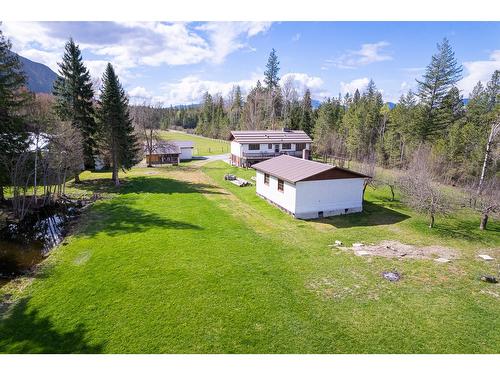 4856 32Nd Street, Canyon, BC - Outdoor