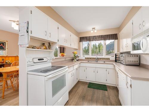 4856 32Nd Street, Canyon, BC - Indoor Photo Showing Kitchen With Double Sink