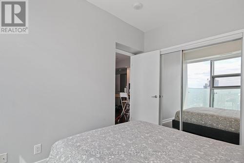 #6006 -14 York St, Toronto, ON - Indoor Photo Showing Bedroom