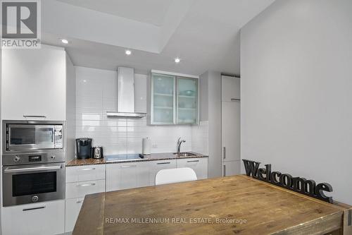 6006 - 14 York Street, Toronto, ON - Indoor Photo Showing Kitchen With Upgraded Kitchen