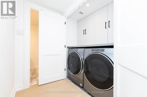 805 - 61 St Clair Avenue W, Toronto, ON - Indoor Photo Showing Laundry Room