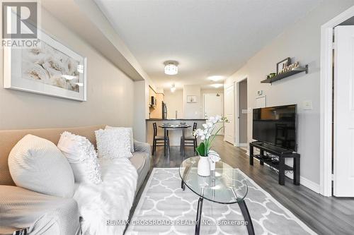#518 -27 Rean Dr, Toronto, ON - Indoor Photo Showing Living Room