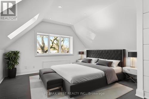 267 Beech Ave, Toronto, ON - Indoor Photo Showing Bedroom