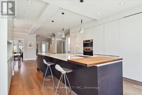 267 Beech Ave, Toronto, ON - Indoor Photo Showing Kitchen With Upgraded Kitchen