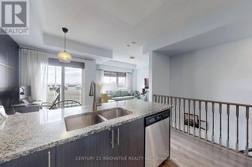 369 - 515 Kingbird Grove, Toronto, ON - Indoor Photo Showing Kitchen With Double Sink