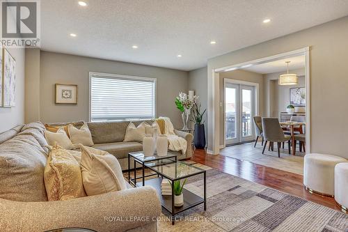 1199 Meath Dr, Oshawa, ON - Indoor Photo Showing Living Room
