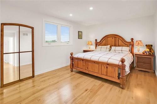 4516 Green Meadow Boulevard, Beamsville, ON - Indoor Photo Showing Bedroom