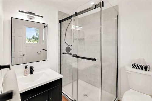 4516 Green Meadow Boulevard, Beamsville, ON - Indoor Photo Showing Bathroom
