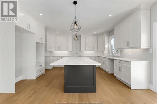 323 Benson, Amherstburg, ON - Indoor Photo Showing Kitchen With Upgraded Kitchen