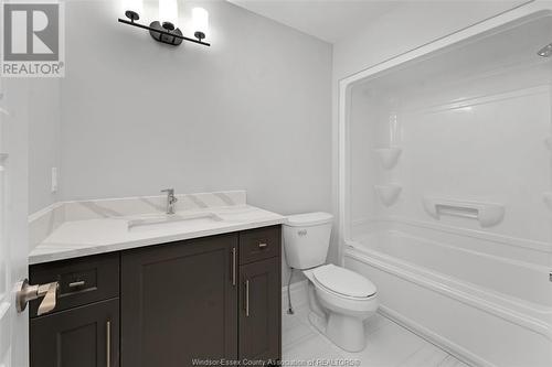 323 Benson, Amherstburg, ON - Indoor Photo Showing Bathroom