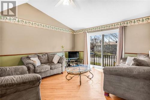 489 Theriault Street, Hawkesbury, ON - Indoor Photo Showing Living Room