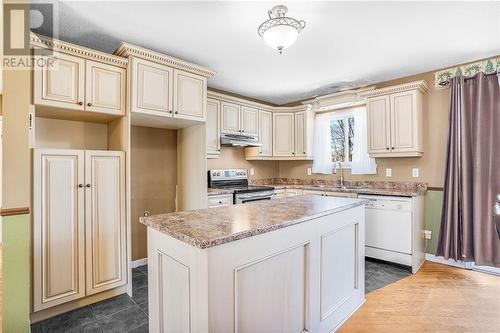489 Theriault Street, Hawkesbury, ON - Indoor Photo Showing Kitchen