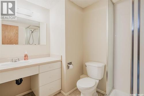 2206 Mckinnon Avenue S, Saskatoon, SK - Indoor Photo Showing Bathroom