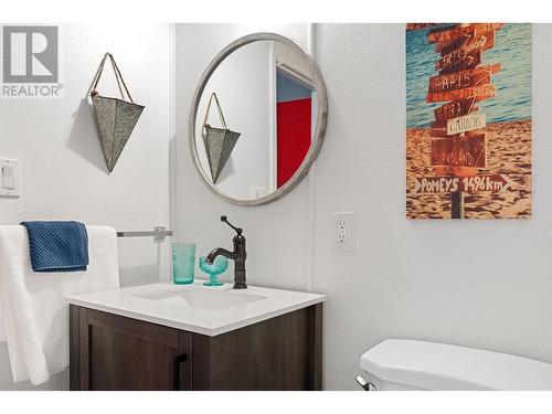722-726 Elliot Avenue, Kelowna, BC - Indoor Photo Showing Bathroom