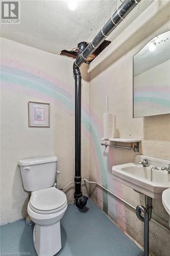 357 5Th Avenue, Hanover, ON - Indoor Photo Showing Bathroom