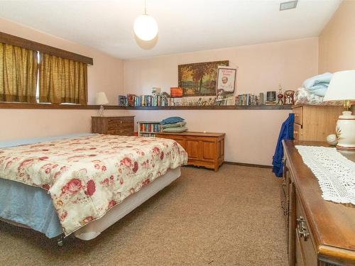 330 Stetson Street, Kelowna, BC - Indoor Photo Showing Bedroom