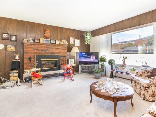 330 Stetson Street, Kelowna, BC - Indoor Photo Showing Living Room With Fireplace