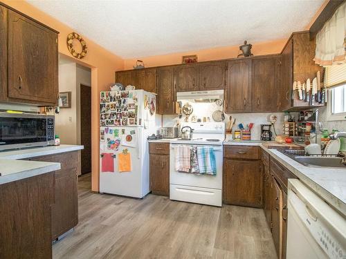 330 Stetson Street, Kelowna, BC - Indoor Photo Showing Kitchen