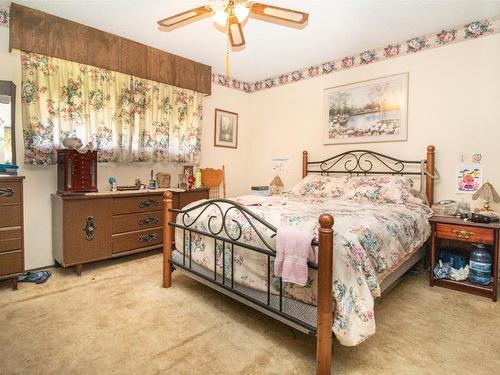 330 Stetson Street, Kelowna, BC - Indoor Photo Showing Bedroom