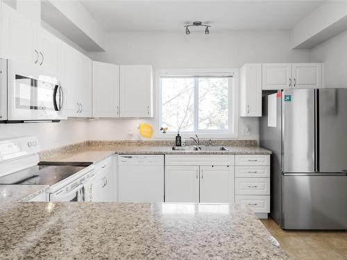 312-770 Rutland Road, Kelowna, BC - Indoor Photo Showing Kitchen With Double Sink