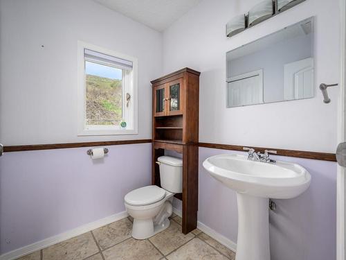 199 Scenic Drive, Coldstream, BC - Indoor Photo Showing Bathroom