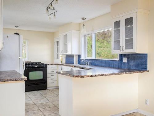 199 Scenic Drive, Coldstream, BC - Indoor Photo Showing Kitchen