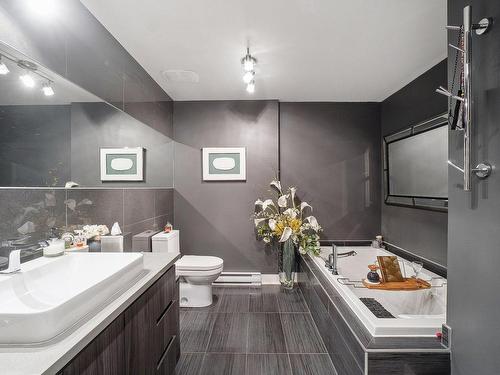 Bathroom - 603-2160 Av. Terry-Fox, Laval (Chomedey), QC - Indoor Photo Showing Bathroom