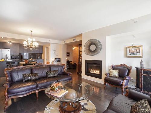 Salon - 603-2160 Av. Terry-Fox, Laval (Chomedey), QC - Indoor Photo Showing Living Room With Fireplace