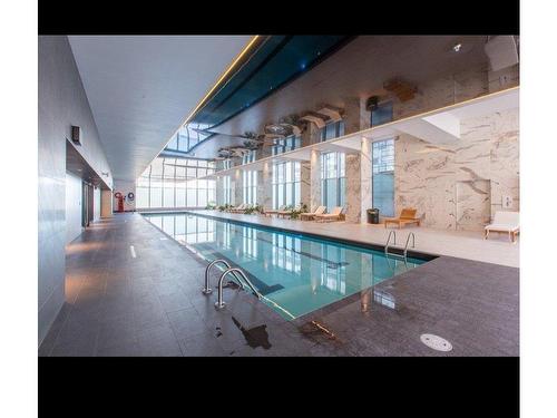 Piscine - 607-2300 Rue Tupper, Montréal (Ville-Marie), QC - Indoor Photo Showing Other Room With In Ground Pool