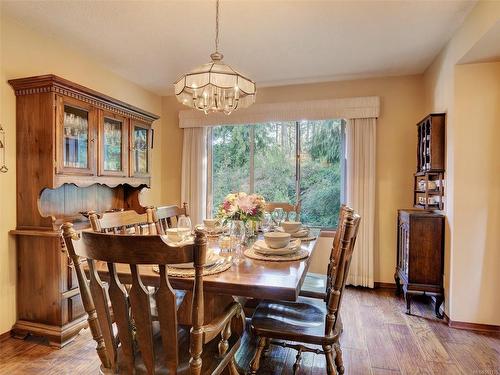 1310 Readings Dr, North Saanich, BC - Indoor Photo Showing Dining Room