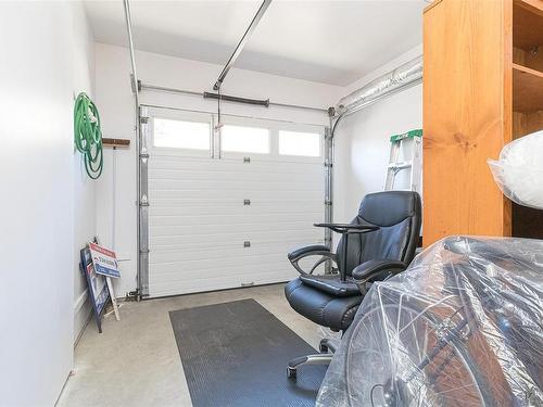 84-850 Parklands Dr, Esquimalt, BC - Indoor Photo Showing Garage