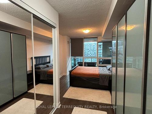 835-525 Wilson St, Toronto, ON - Indoor Photo Showing Bedroom