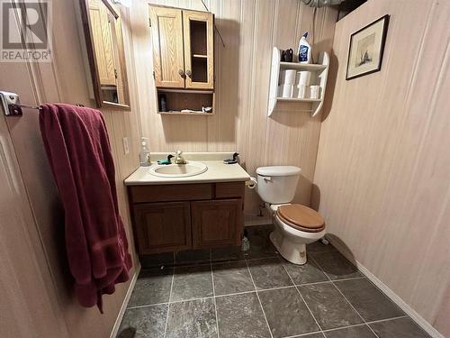 240 Spieker Avenue, Tumbler Ridge, BC - Indoor Photo Showing Bathroom