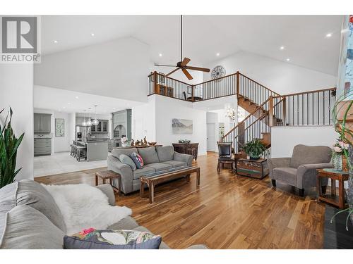 750 Marin Crescent, Kelowna, BC - Indoor Photo Showing Living Room