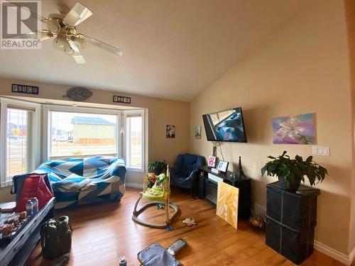 9922 117 Avenue, Fort St. John, BC - Indoor Photo Showing Living Room