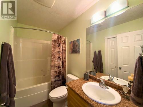 9922 117 Avenue, Fort St. John, BC - Indoor Photo Showing Bathroom