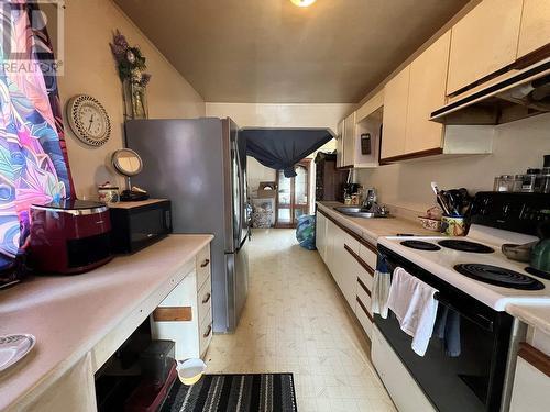 1537-1539 Pigott Avenue, Prince Rupert, BC - Indoor Photo Showing Kitchen With Double Sink