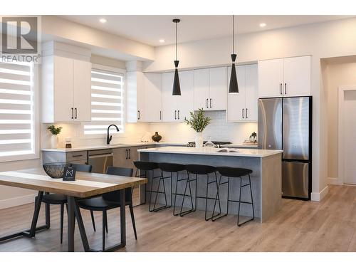 2177 Aberdeen Street, Kelowna, BC - Indoor Photo Showing Kitchen With Upgraded Kitchen