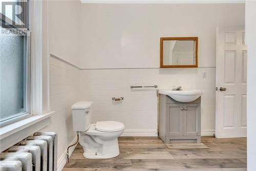 377 Donovan Street, Sudbury, ON - Indoor Photo Showing Bathroom