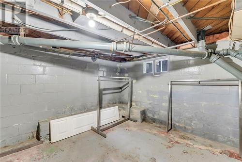377 Donovan Street, Sudbury, ON - Indoor Photo Showing Garage