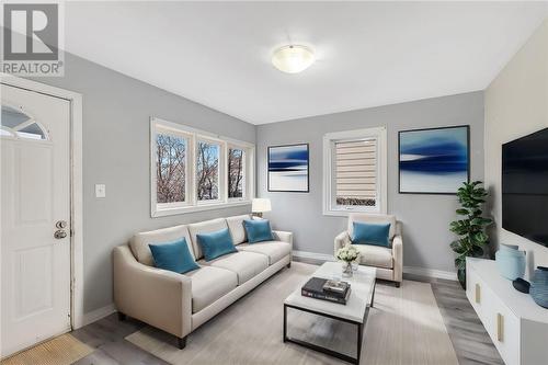 377 Donovan Street, Sudbury, ON - Indoor Photo Showing Living Room