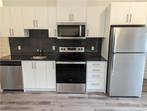103 Roger Street|Unit #109, Waterloo, ON - Indoor Photo Showing Kitchen With Upgraded Kitchen