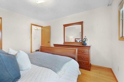 122 Glennie Avenue, Hamilton, ON - Indoor Photo Showing Bedroom