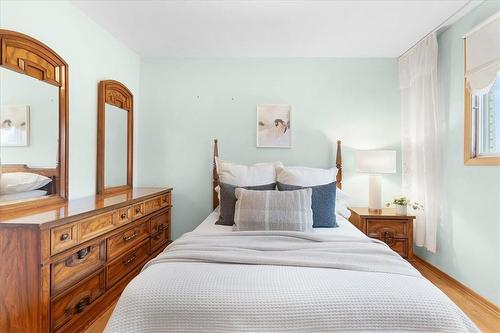 122 Glennie Avenue, Hamilton, ON - Indoor Photo Showing Bedroom