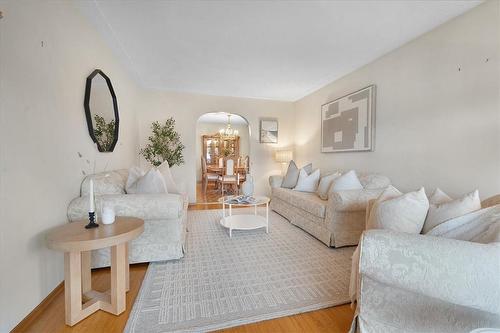 122 Glennie Avenue, Hamilton, ON - Indoor Photo Showing Living Room