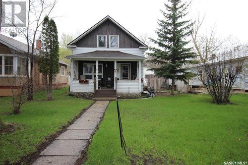 547 1St Street E, Shaunavon, SK - Outdoor With Facade