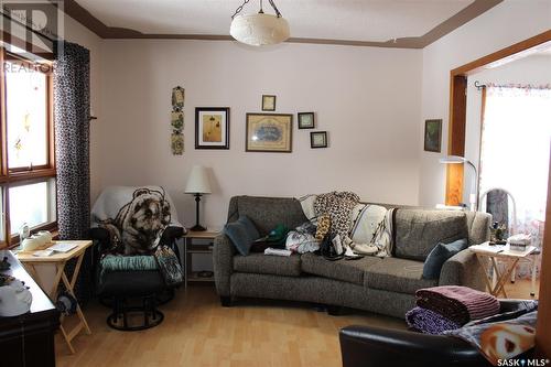 547 1St Street E, Shaunavon, SK - Indoor Photo Showing Living Room