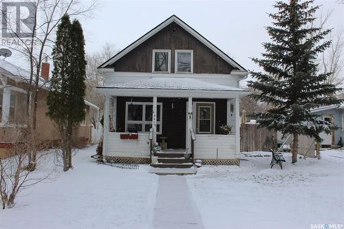 547 1St Street E, Shaunavon, SK - Outdoor With Facade