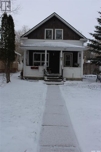 547 1St Street E, Shaunavon, SK - Outdoor With Facade